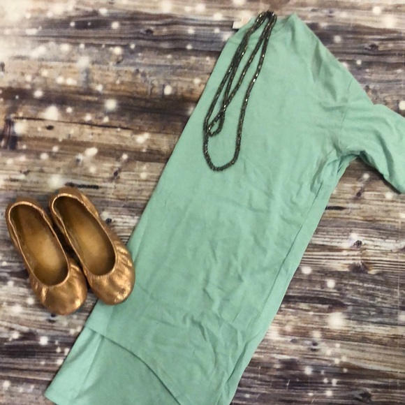 LuLaRoe Tops - LulaRoe Xs Irma